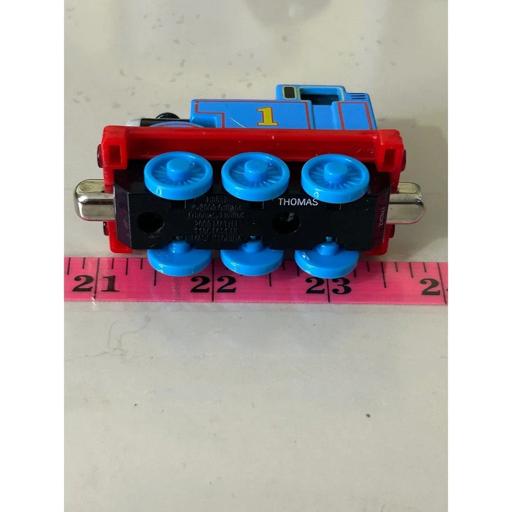 Thomas & Friends Take-n-Play Thomas Die-Cast Metal Magnetic Train Engine No 1